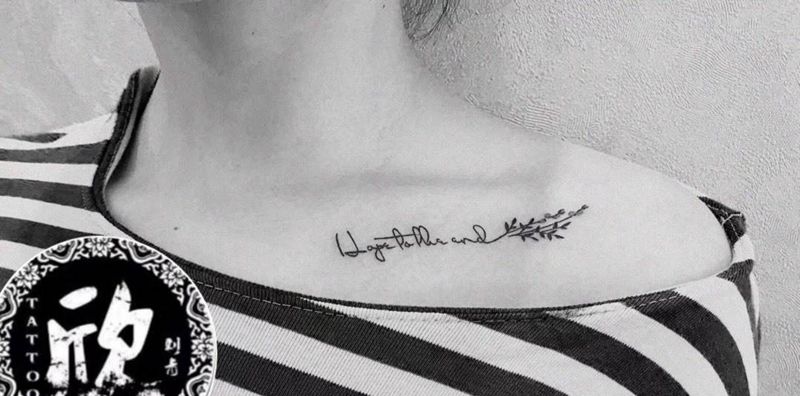 字母纹身图片_手臂肩部纹身图案