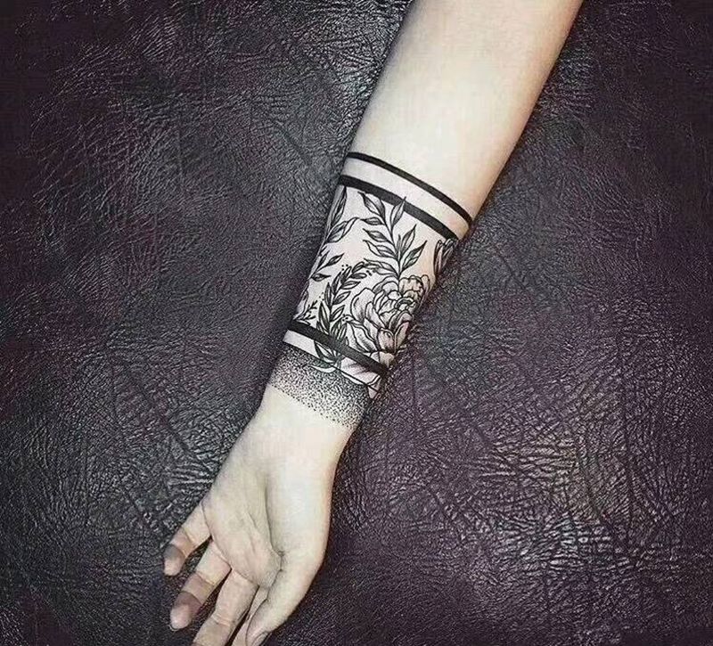 素花手环纹身图片_手部点刺小清新纹身图案