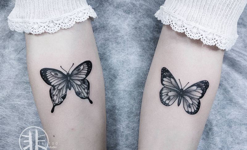 蝴蝶纹身图片_手臂点刺蝴蝶单针素描纹身图案