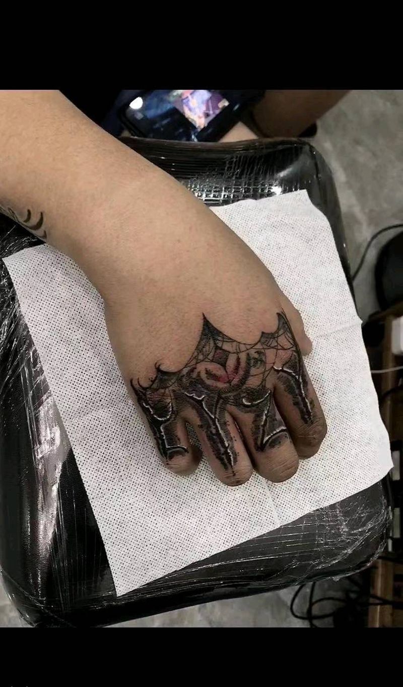 手背花体字纹身图片_手部花体字纹身图案