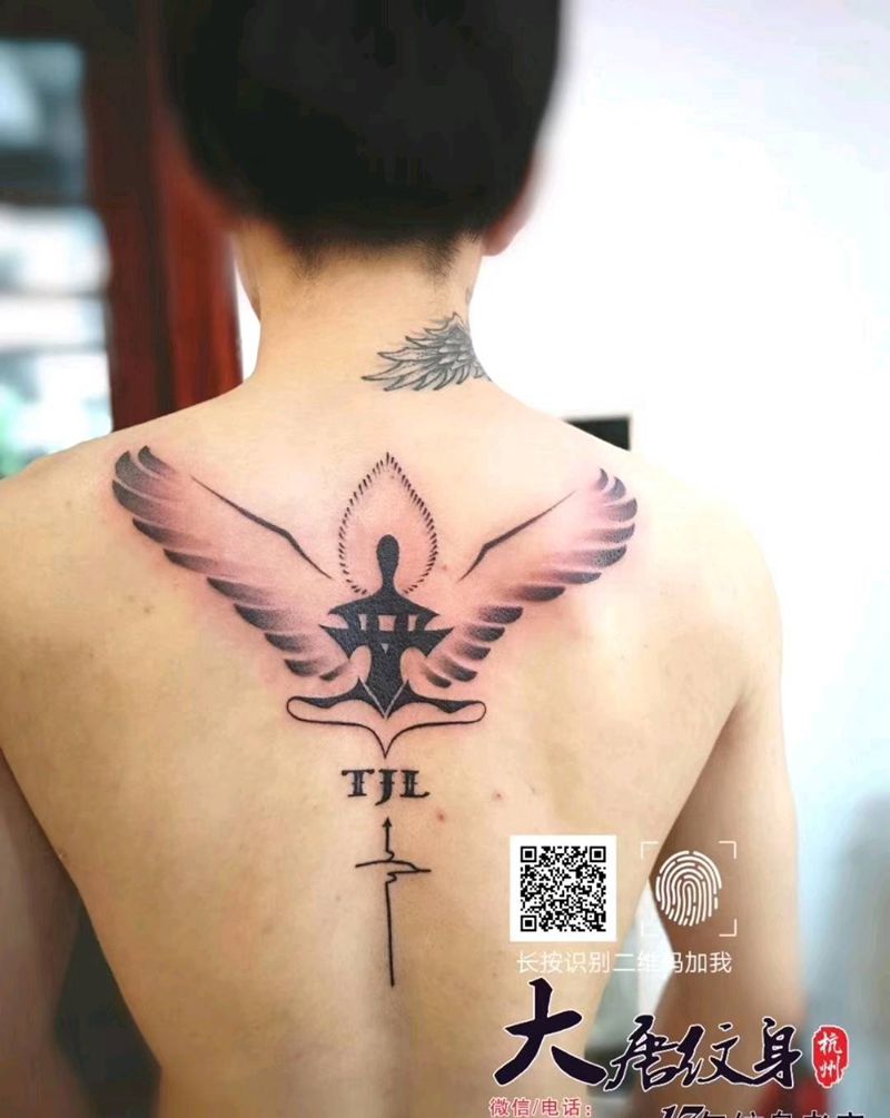 天使的翅膀纹身图片_背部图腾纹身图案