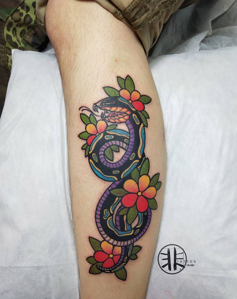 oldschool蛇纹身图片_腿部Old Schoololdschool蛇纹身图案