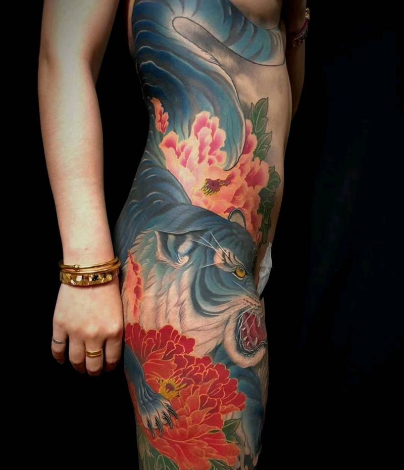 花腿纹身图片_腿部腰部新传统纹身图案