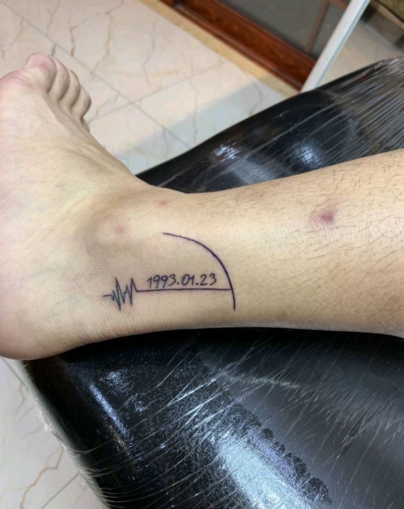 心电图加数字纹身图片_脚部小清新纹身图案