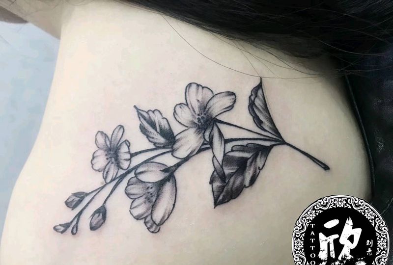 小清新纹身图片_肩部清新植物点刺花成品纹身图案