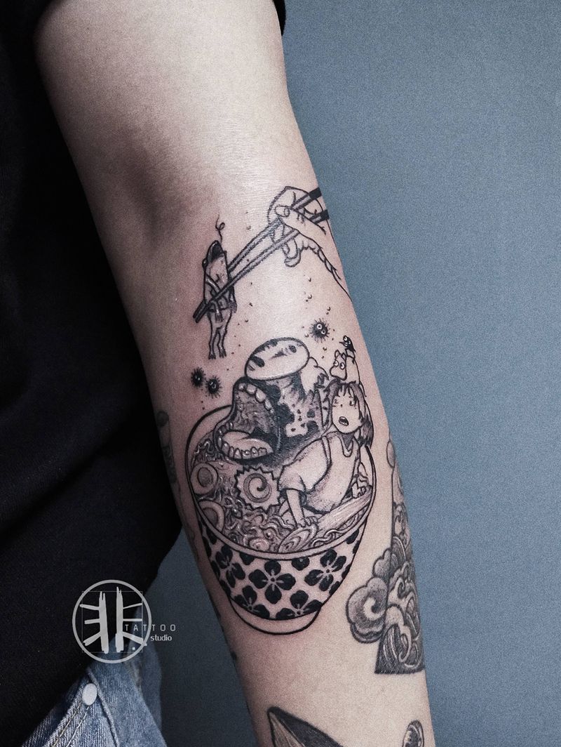千寻 拉面纹身图片_手臂点刺Old School千与千寻无脸男拉面纹身图案