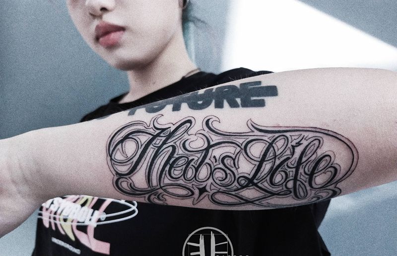 花体字纹身图片_手臂花体字纹身图案