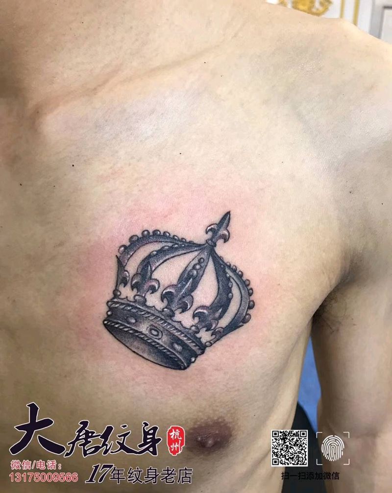 皇冠纹身图片_胸部纹身图案