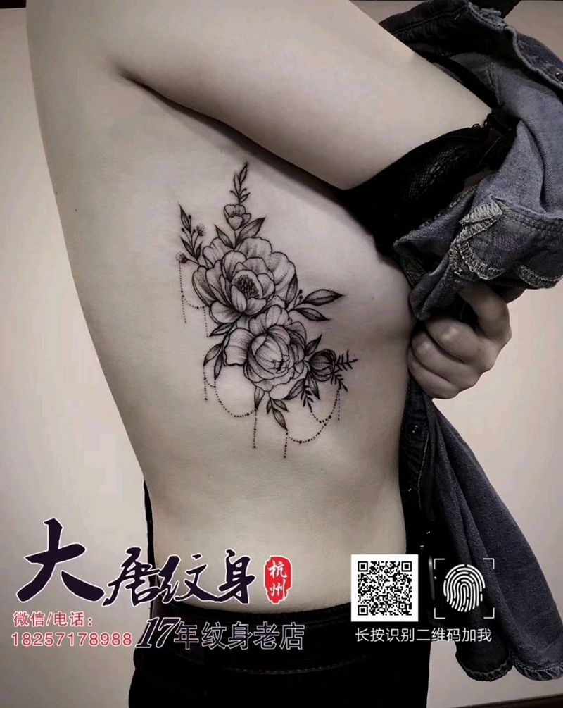 素花纹身图片_腰部小清新纹身图案