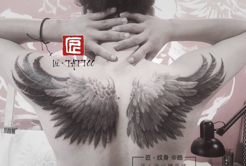 翅膀纹身图片_成品背部欧美写实动物静物原创纹身图案
