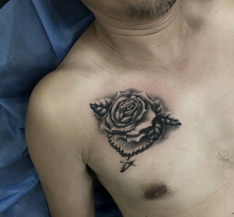 玫瑰纹身图片_胸部欧美写实纹身图案