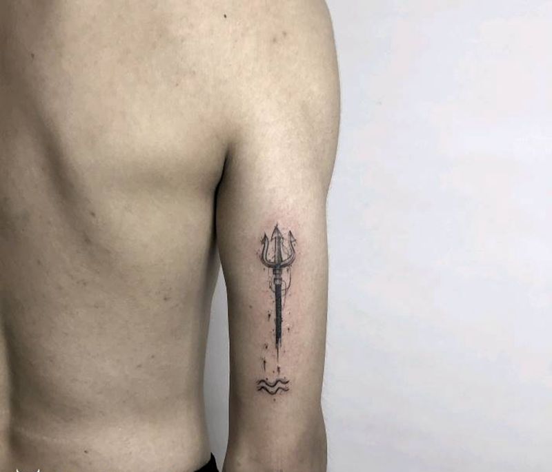 三角叉纹身图片_手臂水墨小清新纹身图案