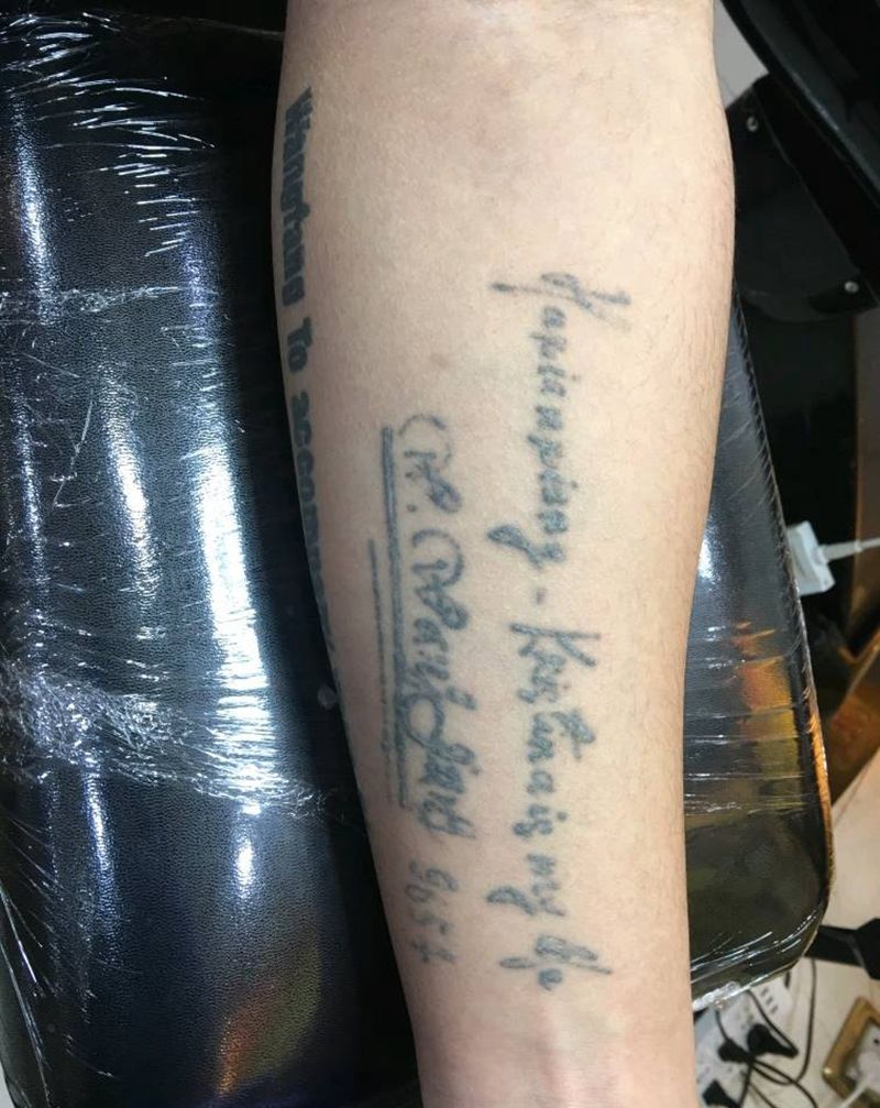 遮盖灯塔纹身图片_手部点刺黑灰纹身图案