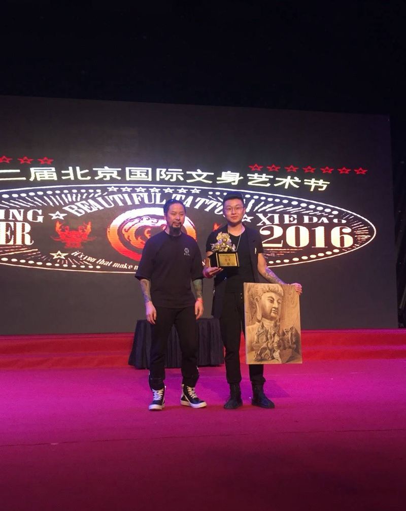 中国第二届纹身艺术节现场纹身图片