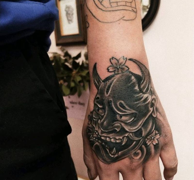 般若纹身图片_手部新传统般若手背纹身图案