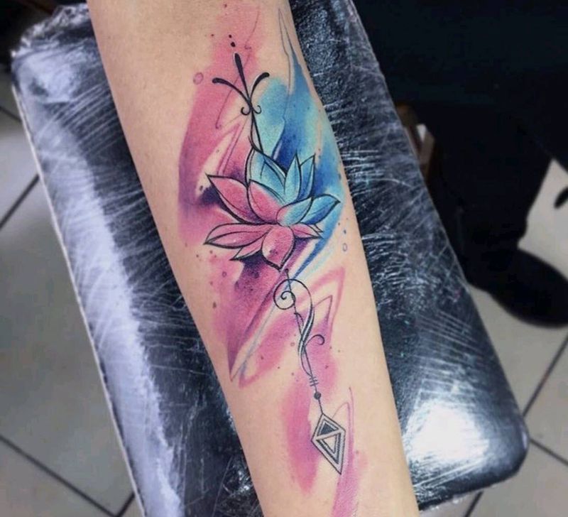 水彩泼墨纹身图片_手部水彩小清新纹身图案