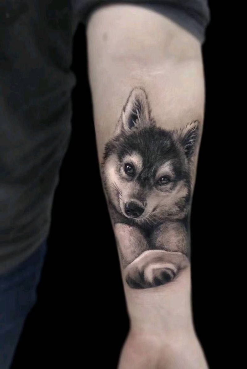 拆家的纹身图片_背部欧美写实点刺纹身图案