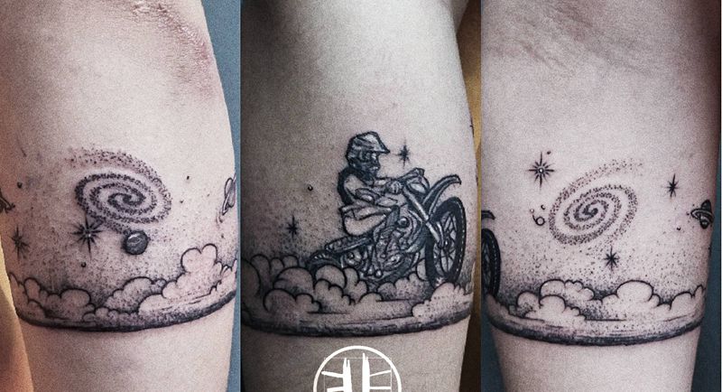 点刺手环纹身图片_手臂点刺Old School骑手星空单针素描纹身图案