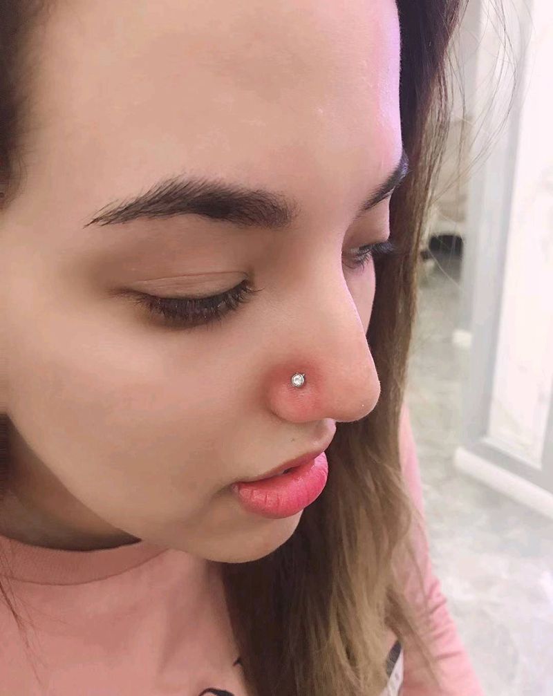 鼻钉、唇钉、锁骨钉纹身图片_胸部纹身图案