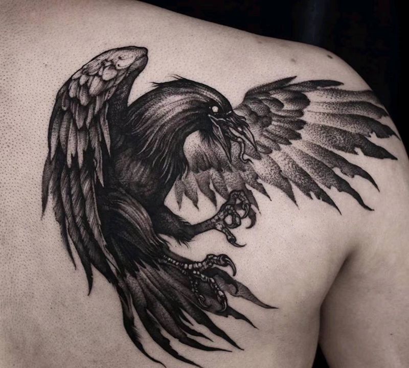 黑灰纹身图片_背部点刺黑灰纹身图案