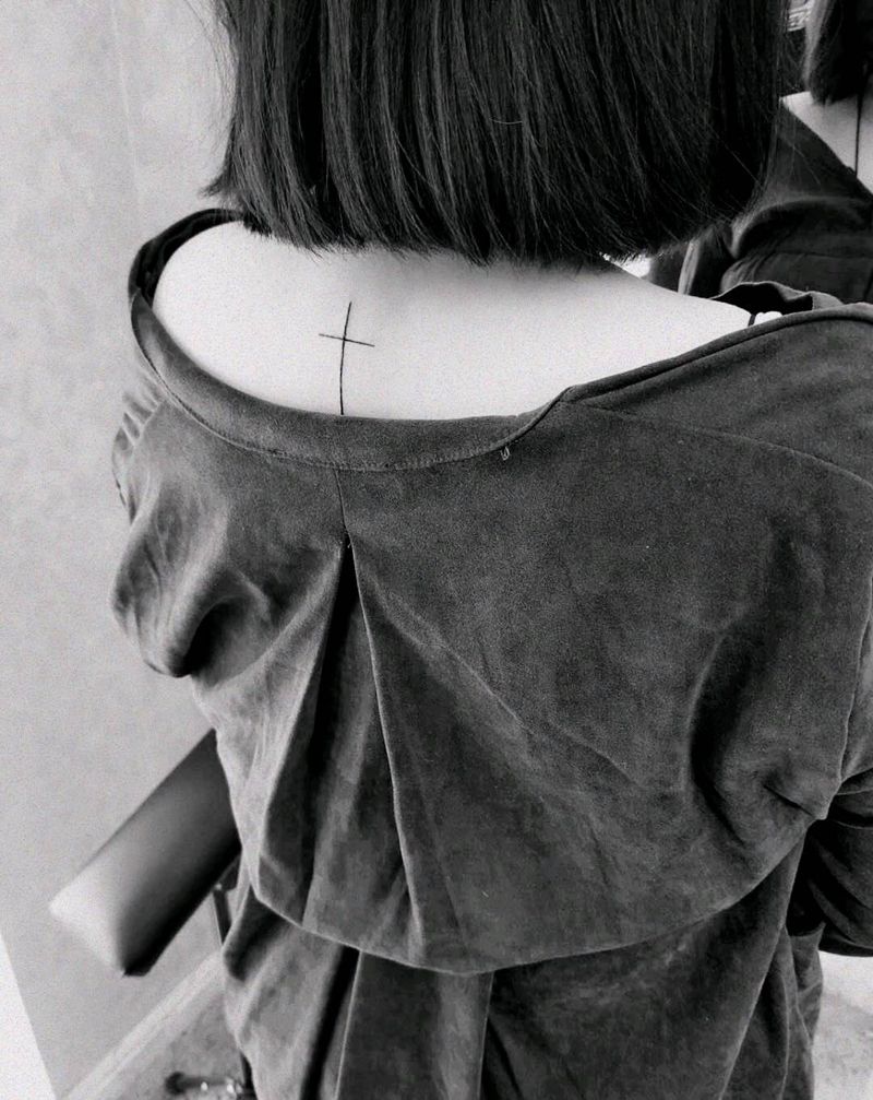 十字架纹身图片