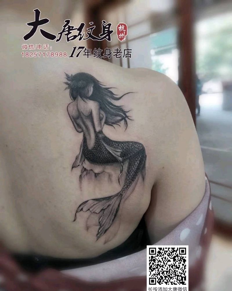 美人鱼作品纹身图片_背部黑灰纹身图案