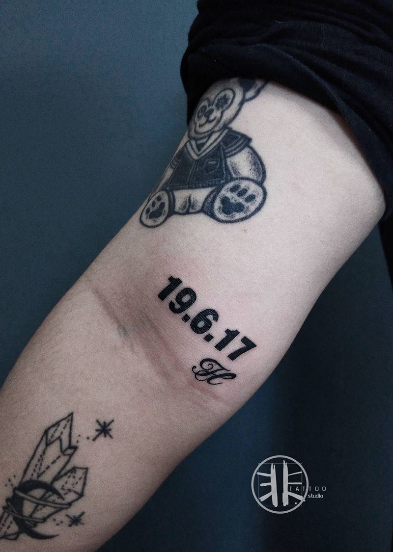 纪念日纹身图片_手臂Old School数字纪念日纹身图案