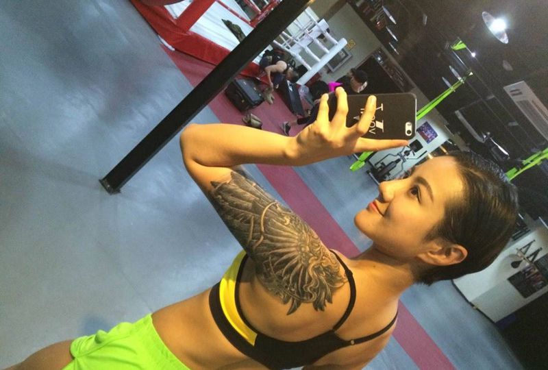 翅膀纹身图片_肩部手臂传统动物纹身图案