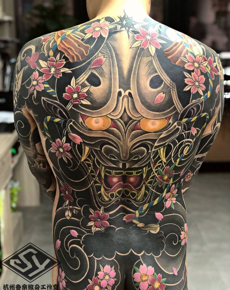 般若纹身图片_背部臀部老传统纹身图案