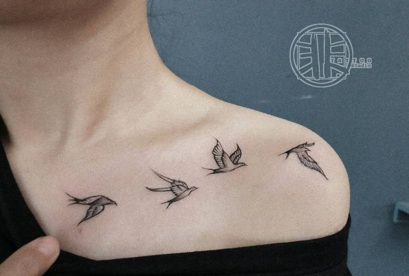 燕子纹身图片_肩部点刺小清新纹身图案