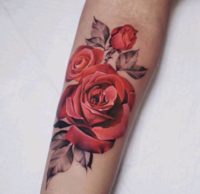 写实彩色花卉纹身图片_手部欧美写实纹身图案