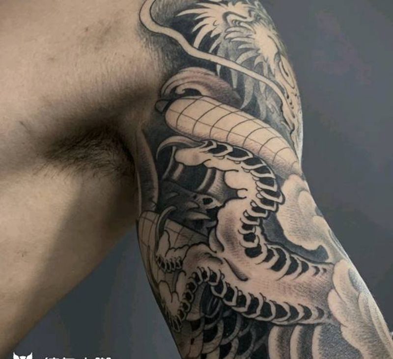 龙纹身图片_手臂新传统纹身图案