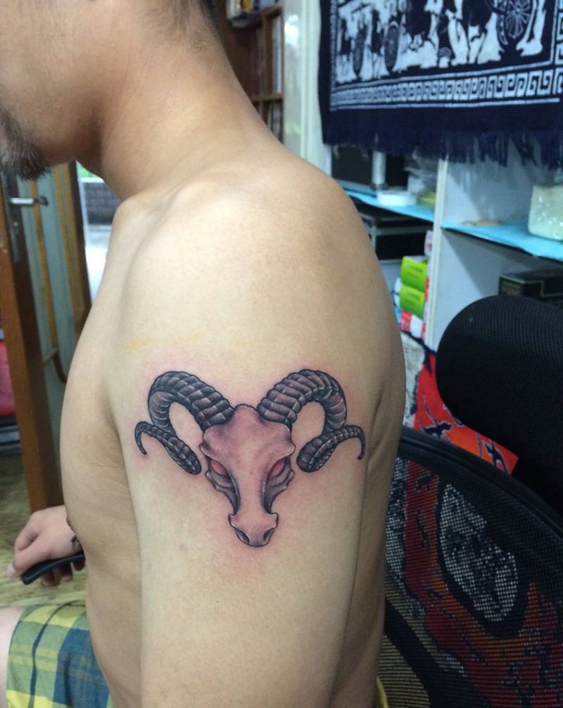 牛头纹身纹身图片_成品手臂传统写实动物牛角纹身图案