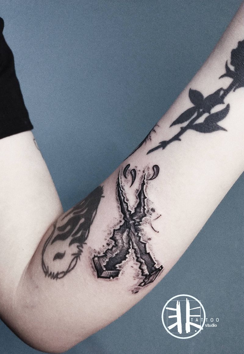 钉子纹身图片_手臂点刺Old School单针素描暗黑系钉子纹身图案