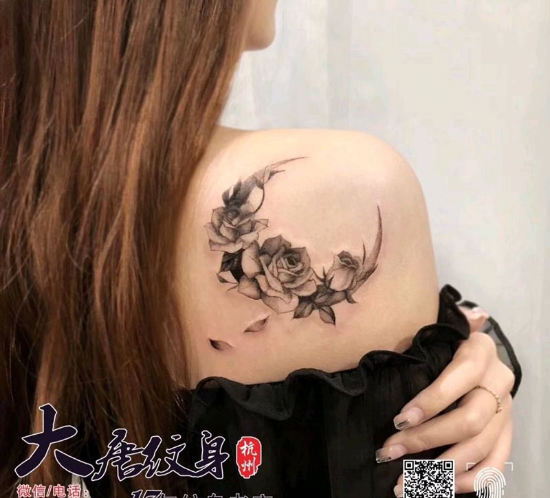 素花纹身图片_肩部小清新纹身图案