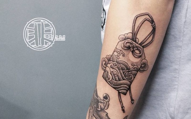 御守-海浪纹身图片_手臂新传统点刺御守点刺单针素描纹身图案