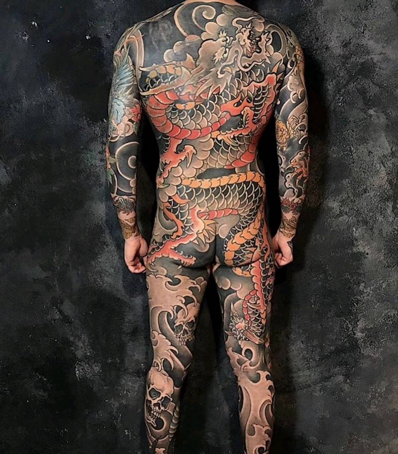 传统通体龙纹身图片_背部腿部老传统水彩纹身图案