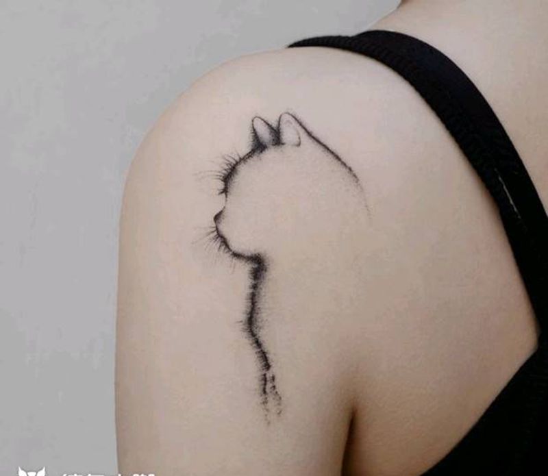 猫纹身图片_背部水墨纹身图案