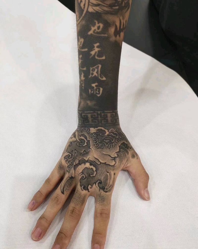 海浪纹身图片_手部老传统纹身图案