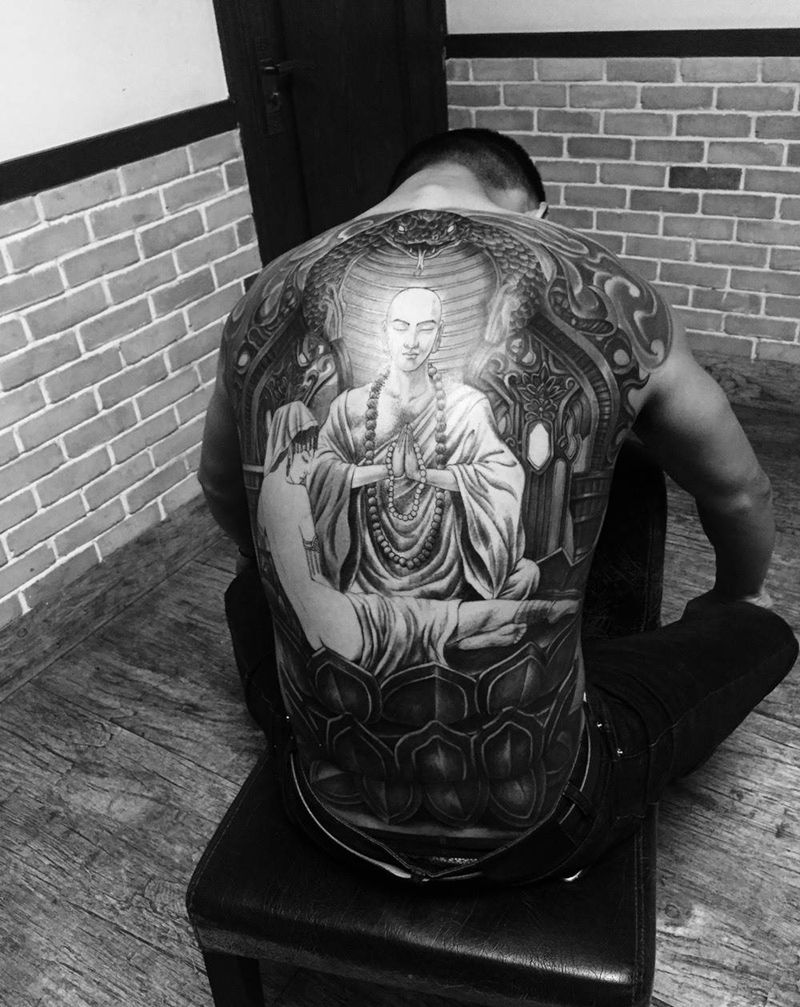 修道纹身图片_背部肖像传统人物宗教原创纹身图案