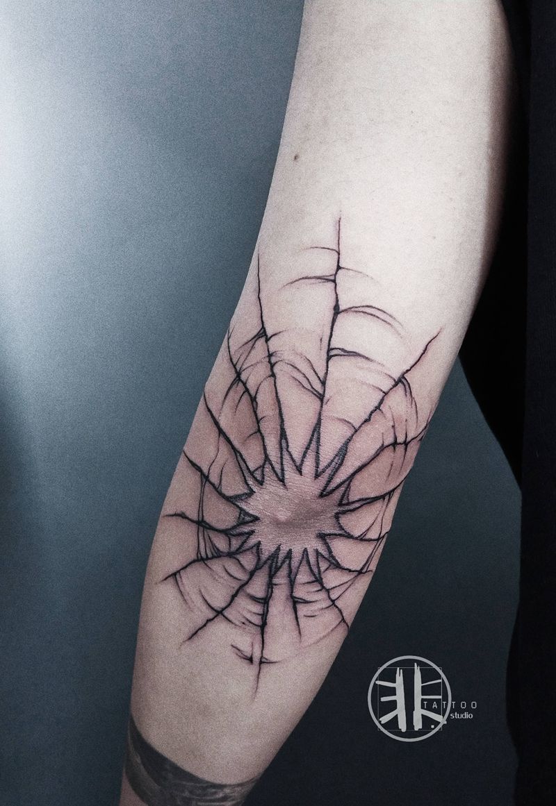 蛛网纹身图片_手臂Old School蛛网肘部纹身图案