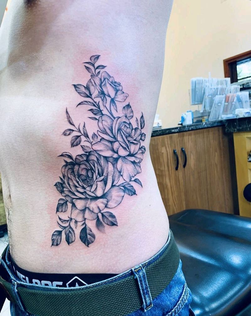 侧腰素花作品纹身图片_腰部点刺小清新纹身图案