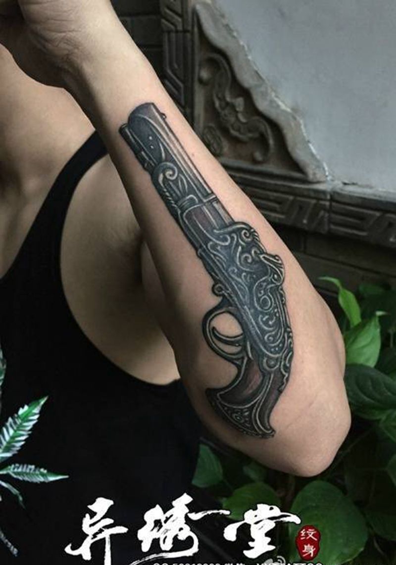 随发枪纹身图片_手臂手部欧美纹身图案