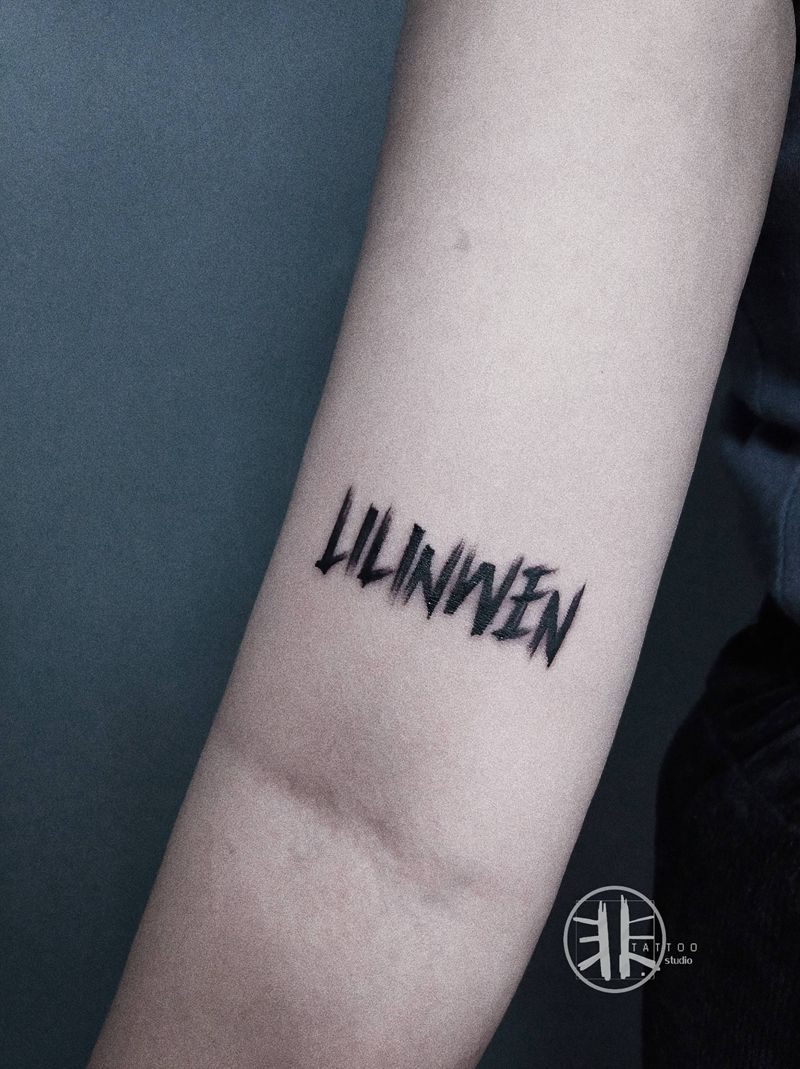 笔刷字体纹身图片_手臂Old School点刺笔刷字体英文纹身图案