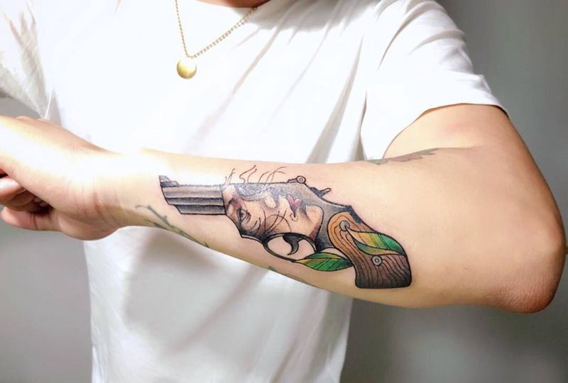 school 手枪纹身图片