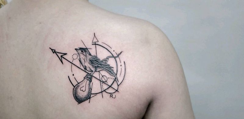 几何鸟纹身图片_背部纹身图案