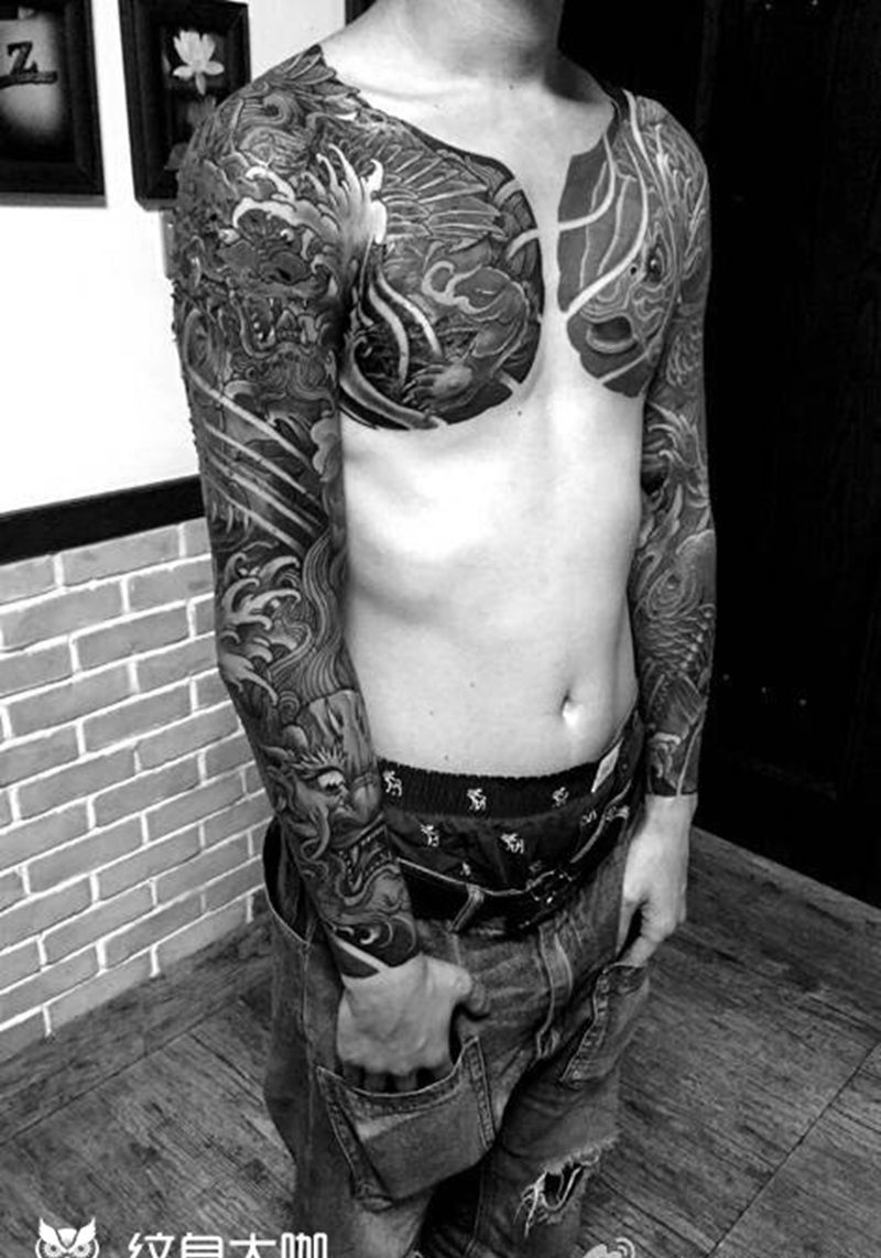 传统半甲花臂纹身图片_手臂手部传统动物手稿纹身图案