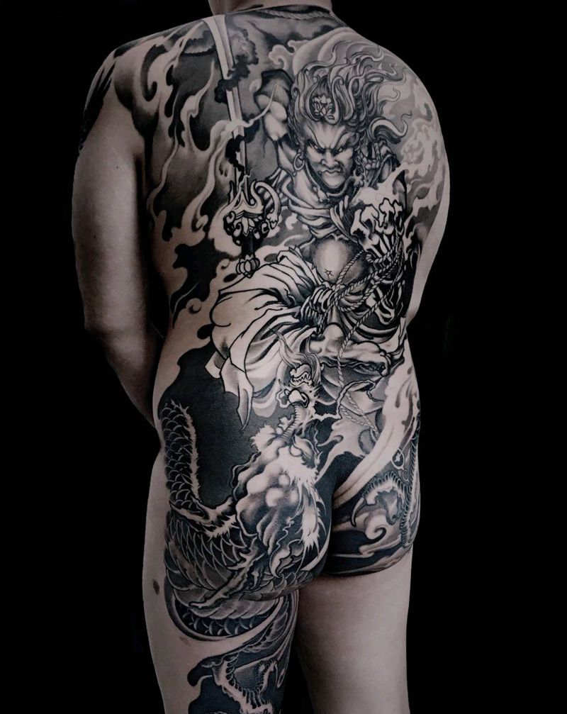 满背纹身图片_背部臀部新传统纹身图案
