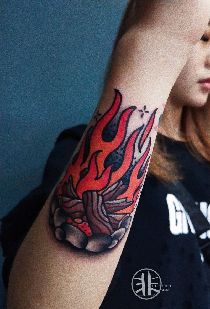 oldschool篝火纹身图片_手臂Old SchoolNew School火堆花臂拼接纹身图案