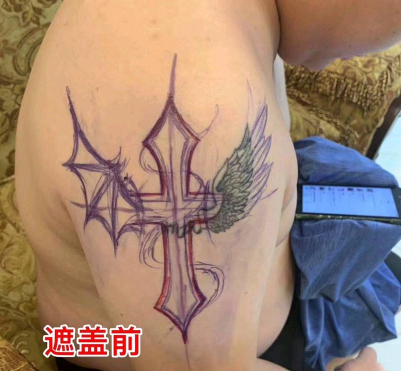 遮盖纹身图片_手臂点刺黑灰纹身图案